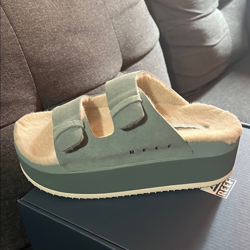 Reef Green Platform Sandals - Picture 2 of 6